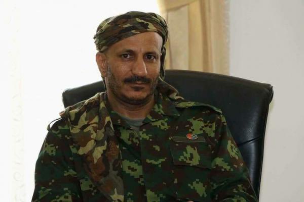 هذاالزنعيركثرالايام هذي الاستعراض والزيارات والمقابلات في مخيط مجمعه السكني التجاري الذي يتبع جرحى سنحان
للاسف الشديدان هناك كثيرمن الزناعير لازالو يسبحوبحمده وهوصاحب التاريخ الاسودالمقيت.  لاهورجل ولاهوامراءه بل خرنثالاذكرولاانثى تاريخ الخيانات الاسود