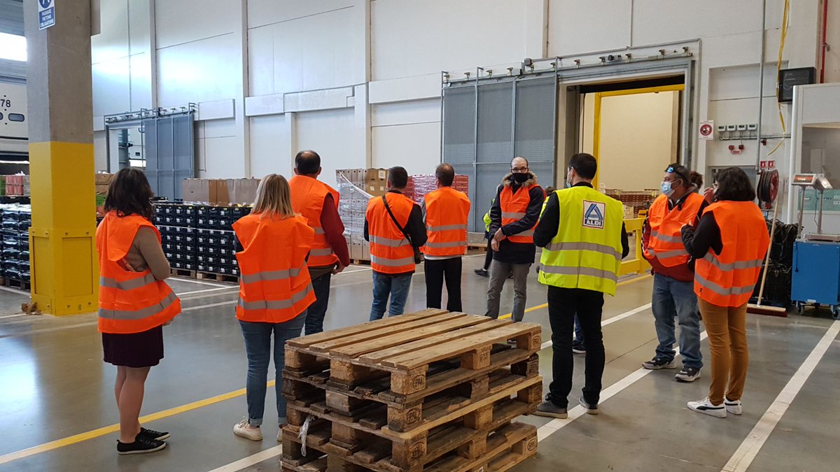 NGuidal's tweet image. Ce matin #TousMobilises avec #capemploi et #missionlocale, présentation et visite de l'entreprise Slo/#aldi  Boufféré suivie d'entretiens pour repérer de futurs caristes et préparateurs de commandes parmi les demandeurs d'emploi présents. Merci pour la qualité de l'accueil 👍
