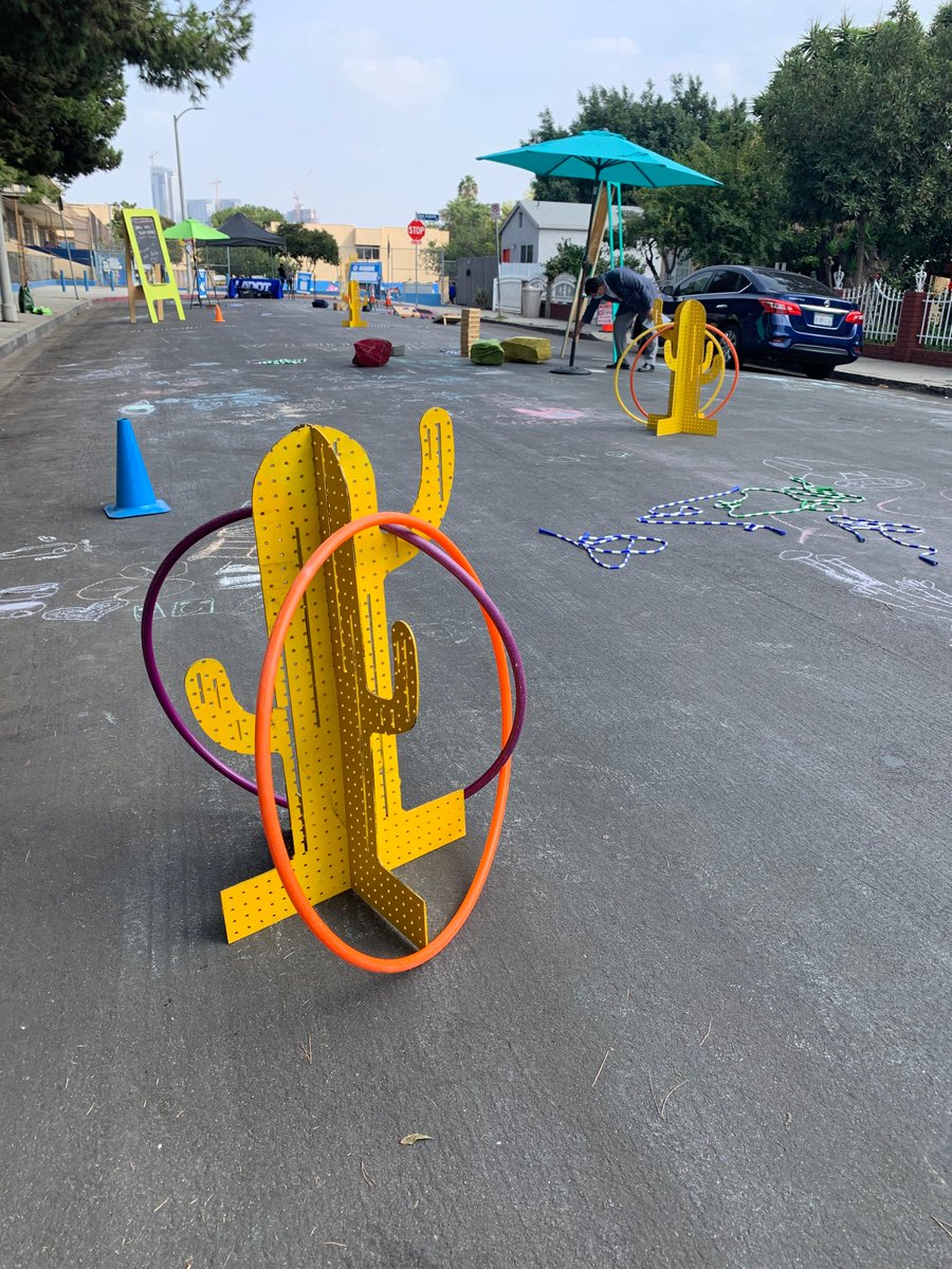 Yesterday <a href="/ClintLorimore/">Clint Lorimore</a> and community leaders visited Magnolia Elementary to celebrate #WalkToSchoolDay by participating in a #SafeRoutesToSchool event with <a href="/LADOTlivable/">LADOT Livable Streets</a>. Keeping roads safe for our kids is important for neighborhoods across #SoCal.