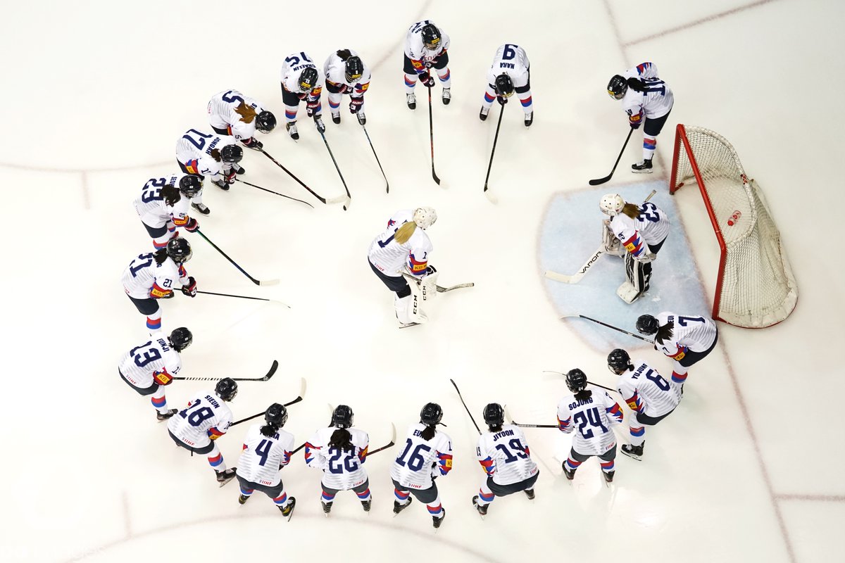 Republic of Korea players form a huddle during the Beijing 2022 Olympics Women's Pre-Qualification Round Two Group F match at the Motorpoint Arena, Nottingham. 📸 Zac Goodwin - see more at go.paimages.co.uk/LatestSports_T