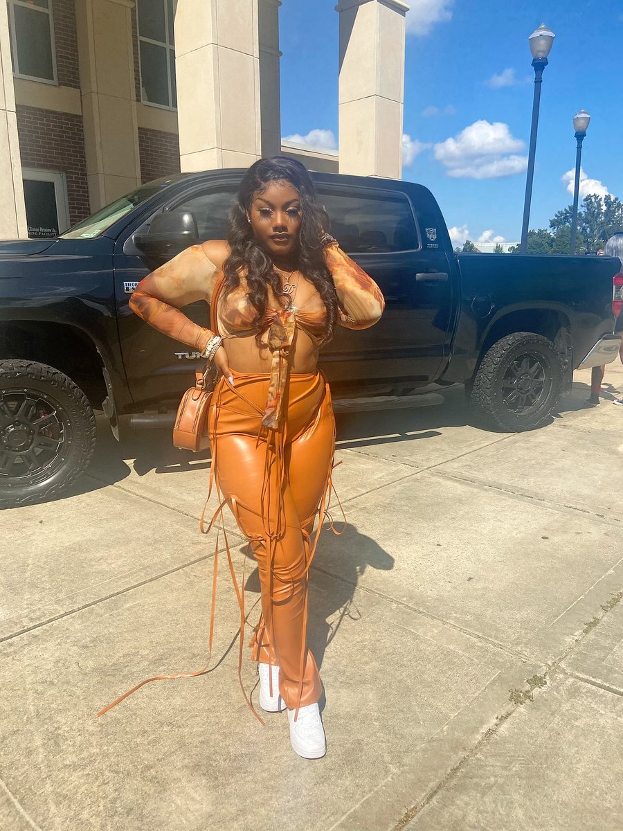 rebabyyy's tweet photo. &amp; b*tch so hot, she made Keith sweat😮‍💨 #Ms.ptso #HOCO #chickenwednesday https://t.co/X43bWIC7IP