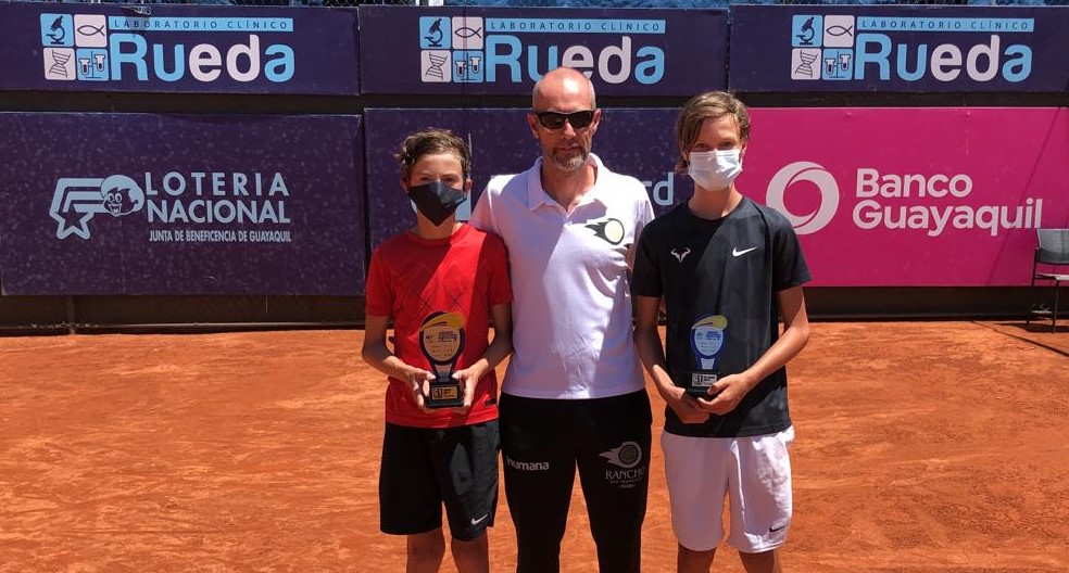 FETenis's tweet photo. IV TORNEO NACIONAL GRADO 1
2-10.OCTUBRE/ CLUB RANCHO SAN FRANCISCO

🏆Final 12 años varones (7.octubre)
🥇 Emilio Camacho (PIC) a 🥈Ignacio De Armas (PIC) 6-1, 6-4

@BancoGuayaquil @TelconetLatam @LoteriaNacJBG @marathonsports_  #RobinSoderling https://t.co/cfJfhZmTA7