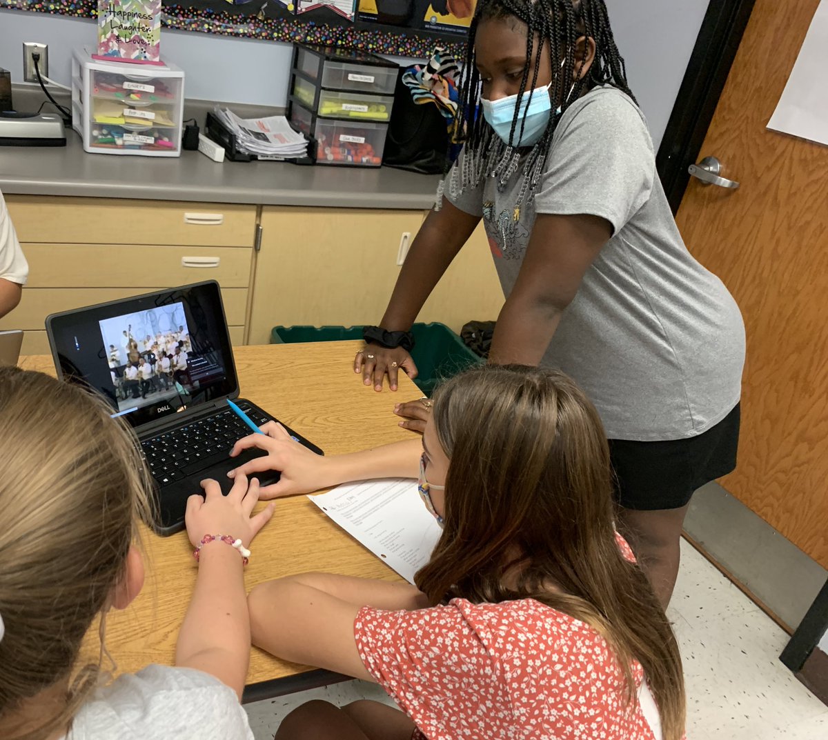 Mrs. Schechter tweet media