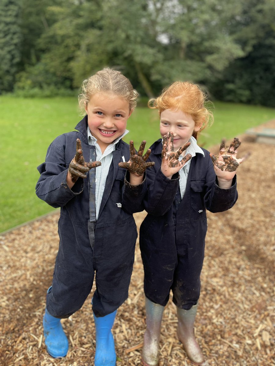 ThorngroveLower's tweet photo. Mud glorious mud 😀 #MudPie #MuddyDays #PickYourPath @ThorngrovePrep https://t.co/UKeuful0Yy