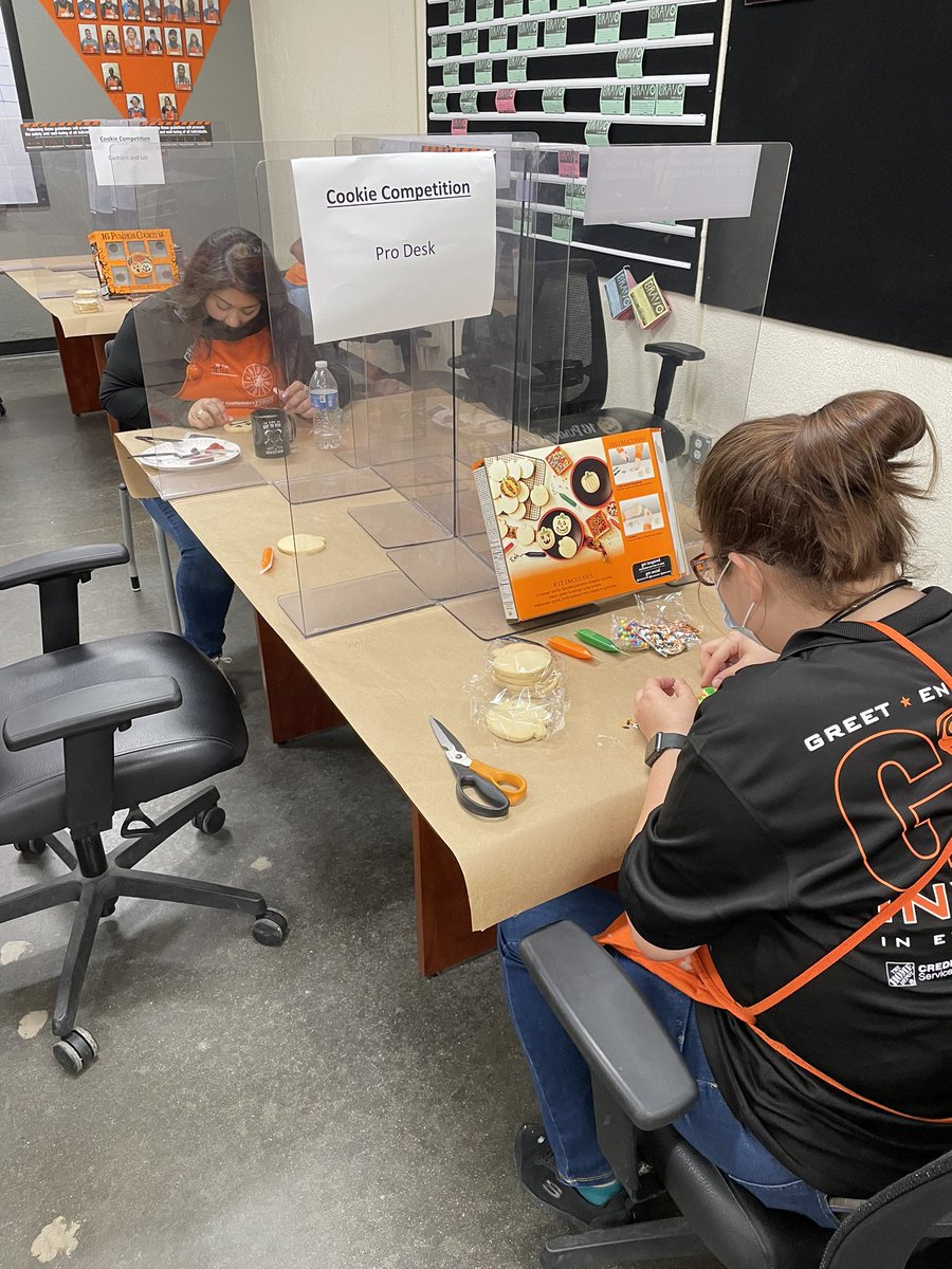 It’s cookie day here at the Berg. Let the competition begin. Judging at 2:00 <a href="/BrendanMcDowel9/">Brendan McDowell</a> <a href="/HRMThomasTHD/">Shariff R Thomas</a> <a href="/Ramona_Coleman_/">Ramona_ColemanHD</a> <a href="/kashira6530thd/">Kashira Whalon</a> <a href="/madeniaelaine/">Elaine M. Brown</a> <a href="/1993BUICK/">Anthony White</a> <a href="/jenniemendelzon/">Jennie Mendelzon</a>