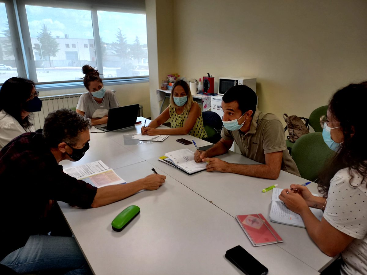 PJHostalets's tweet photo. Els tècnics i tècniques de l'Anoia Sud es van trobar divendres passat per posar rumb als nous projectes d'aquest any!💃🏾 https://t.co/Uq4kjNrICi