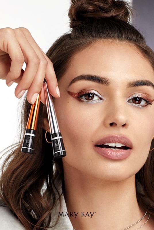 ViriGudino's tweet photo. ¿Estás lista para una mirada electrizante? Demuéstralo con un 'Me Encanta' 💕⚡Crea tendencia con el ¡NUEVO! Delineador Metálico Líquido para Ojos Mary Kay At Play® de Edición Limitada y comparte tu tono favorito ✨🥰.
#DelineadoresMK #MiradasAtPlay #MaryKayAtPlay https://t.co/qYnA5ezpQX