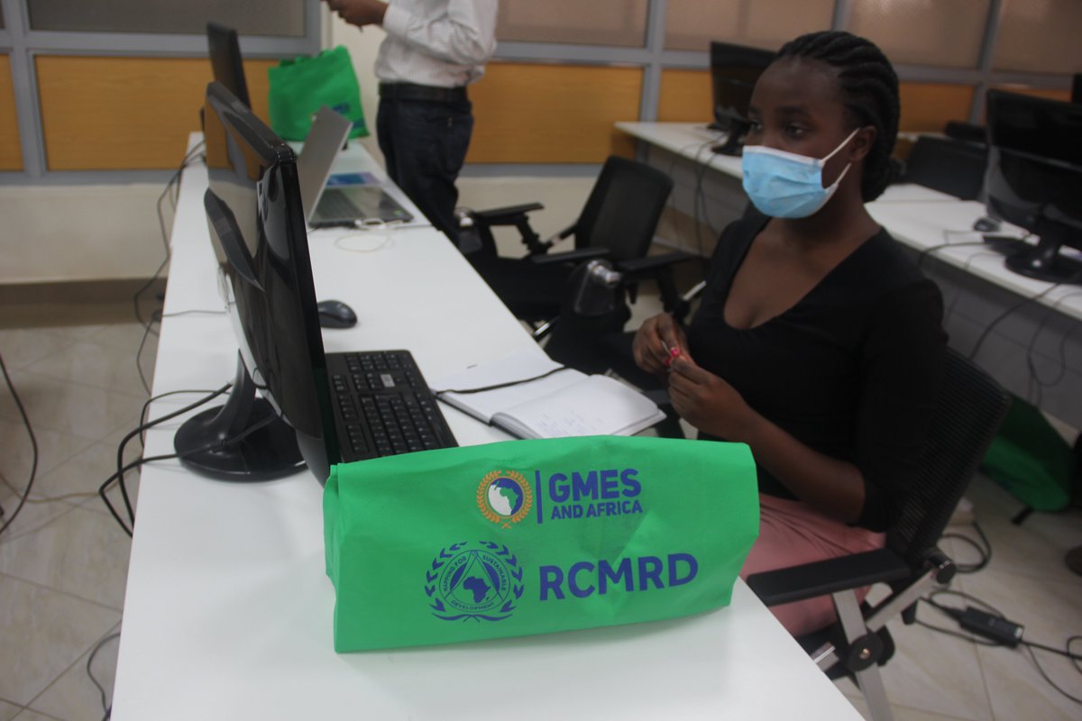 RCMRD_'s tweet photo. RCMRD @GMESAfrica project lead earlier today briefed the #AFREF & #GNSS trainees from over 6 member States, on the services we are implementing under the #GMESandAfrica project. See what we work on under this project:https://t.co/SGQaDu0AIB
@TidianeOuattara @Lands_Rwanda https://t.co/8KxNicctz9