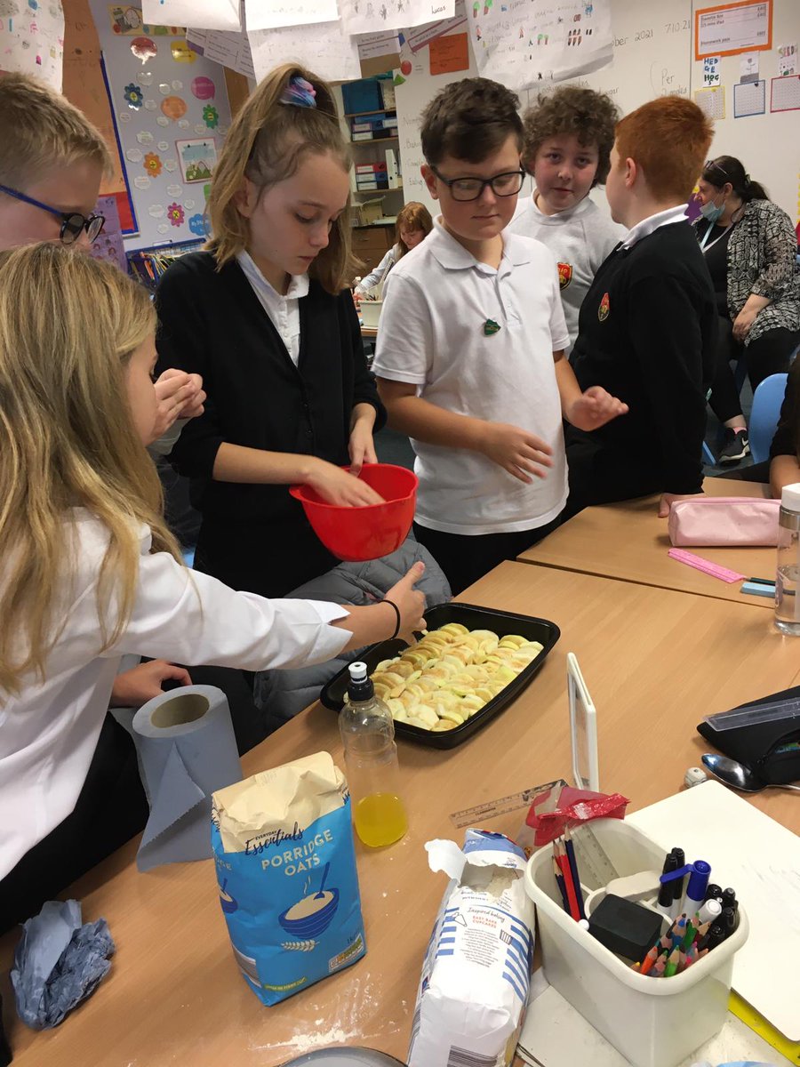 DreghornPrimary's tweet image. Primary 6/7 enjoyed some baking today.  They used apples from our tree in the garden and worked together to make apple crumble. They enjoyed a slice of it with ice cream and cream in class and had the chance to take some home too! #chefinthemaking