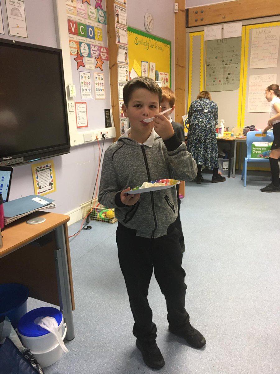 DreghornPrimary's tweet image. Primary 6/7 enjoyed some baking today.  They used apples from our tree in the garden and worked together to make apple crumble. They enjoyed a slice of it with ice cream and cream in class and had the chance to take some home too! #chefinthemaking