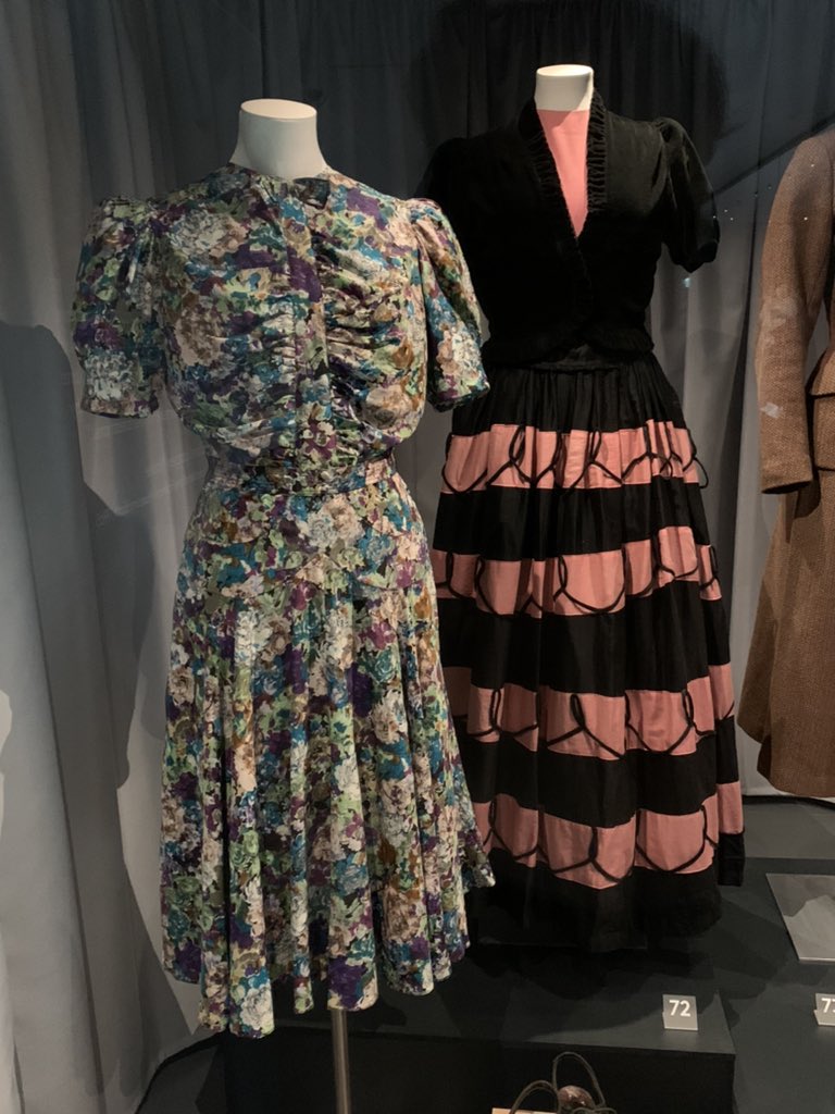 The black and pink #eveningdress here dates to 1945 and is partially made from #blackoutcurtain fabric. During the war, blackout fabric was not subject to rationing so it was a popular cloth for making do @Fashion_Museum #fashionhistory