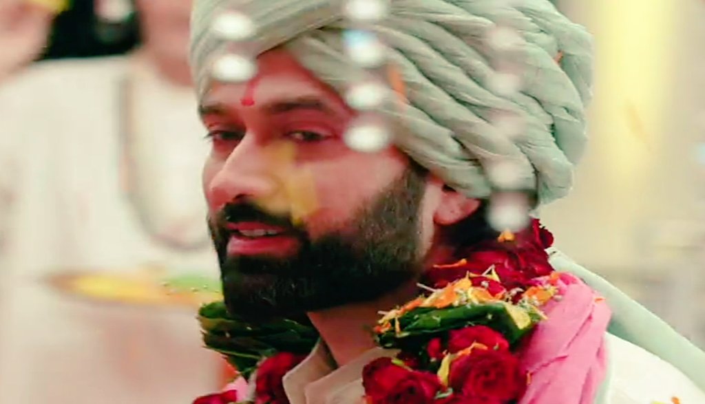 _bloomsome_'s tweet photo. That smile of Ram's, recalling his moments with Priya has my whole damn heart 🤧💕
RAMYA KI SHAADI
#BadeAchheLagteHain2 https://t.co/QWlrdnpuGY