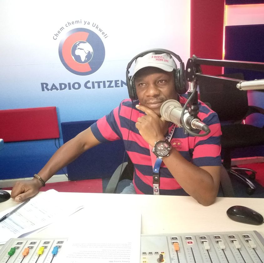 RadioCitizenFM's tweet photo. Mibibi na mijizee mkamate position sasa ni wasaa wa #GoodEveningKenya TBT Edition na JK Kamau Munyu @nyambega_jared. Unaendeleaje na unakumbuka nini?
#GoodEveningKenya
#RadioNumberOne https://t.co/6lJx7TmRrW