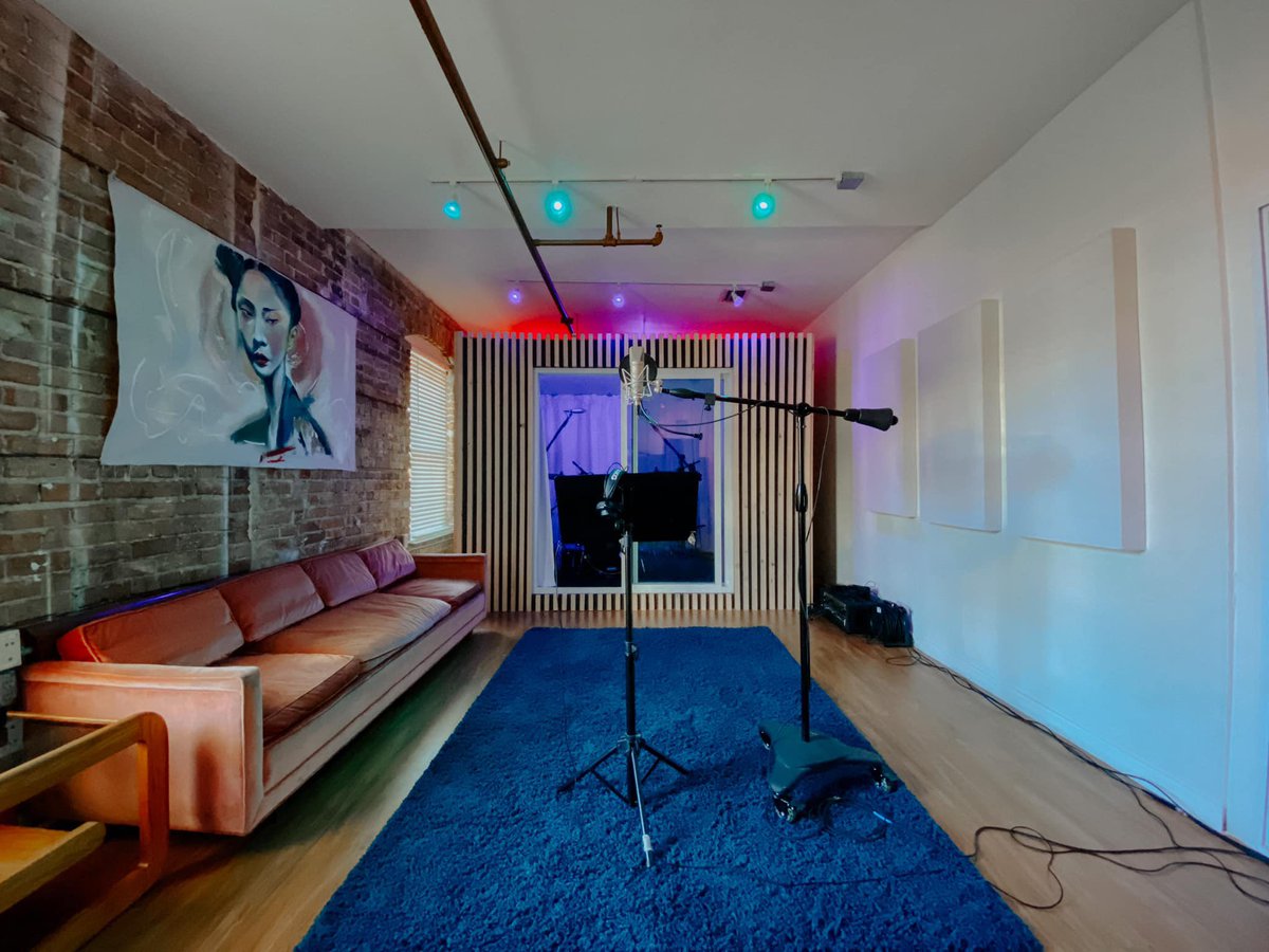 arkivemediaco's tweet image. looking for a studio in tampa + haven’t checked out @five5studios yet? 

get a live tour of the studio tonight at 8p on IG + stay tuned for a special announcement ft. arkive.