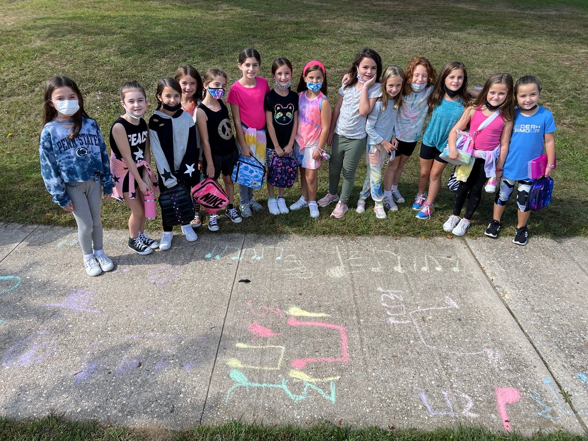 CommackSchools's tweet photo. Musically delightful day to be outside and learning how to write long and short notes and then clap them! #Thirdgrade #Burr #MackMusic #MrsDank #MrsCestaro #Rhythym #WeGotTheBeat #Timing #CommackSchools https://t.co/WW4WGjTt1W