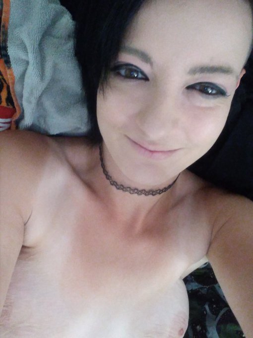 Good morning loves💋 I tried to do laundry but as you see I got a little distracted #sarashangrila #professionalswitch<a href="/tag/alternative"class="tags"><span>#alternative</span></a><a href="/tag/altporn"class="tags"><span>#altporn</span></a><a href="/tag/gothbabe"class="tags"><span>#gothbabe</span></a><a href="/tag/proswitch"class="tags"><span>#proswitch</span></a><a href="/tag/gothkisses"class="tags"><span>#gothkisses</span></a>