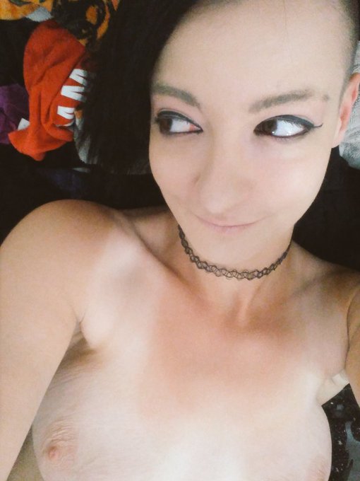 Good morning loves💋 I tried to do laundry but as you see I got a little distracted #sarashangrila #professionalswitch<a href="/tag/alternative"class="tags"><span>#alternative</span></a><a href="/tag/altporn"class="tags"><span>#altporn</span></a><a href="/tag/gothbabe"class="tags"><span>#gothbabe</span></a><a href="/tag/proswitch"class="tags"><span>#proswitch</span></a><a href="/tag/gothkisses"class="tags"><span>#gothkisses</span></a>