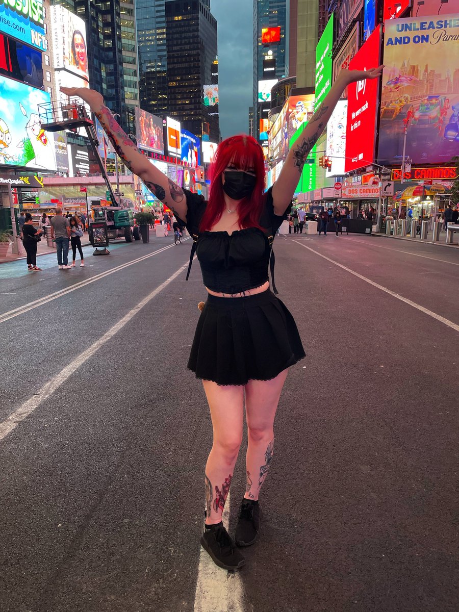 been having a fun time visiting NYC! 
2 tattoos in 2 days, lots of food and now I’m extending my trip for NY comic con!! https://t.co/K33hQSZ8Hw