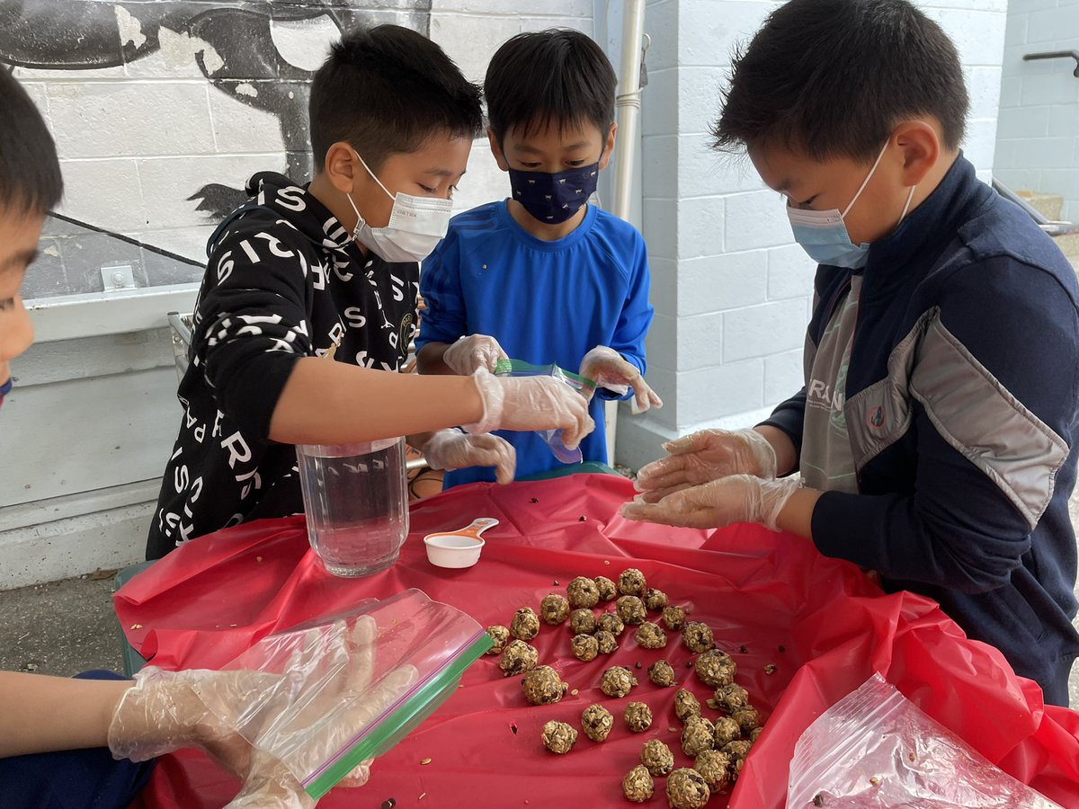 StGeorgesJrArts's tweet photo. Thanks @saintsbc SGPA for organizing the #energyball making. #fueledforlearning #spiritrun https://t.co/zNJcXuKJB0