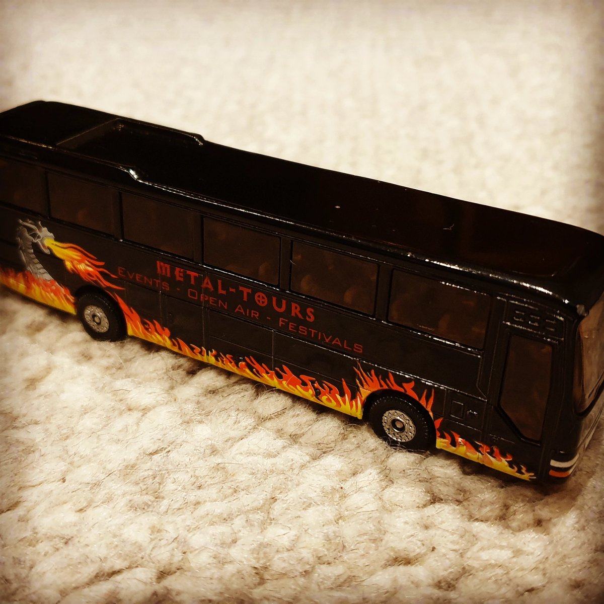 duncanwilkinson's tweet photo. When asked which new toy he'd like, Charlie didn't just pick a black tour bus, he picked a "Metal Tours" tour bus with dragon fire. \m/ #HesGonnaTurnOutAlright #HesBeenListeningToDio #ProudDad https://t.co/uqpVWBntPN