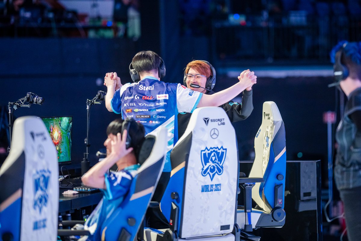 lolesports's tweet photo. #Worlds2021 https://t.co/zfwmlcmOn7