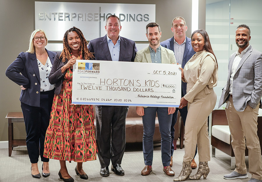 Hortons_Kids's tweet photo. Thank you, @Enterprise, for supporting our mission to advance social and racial equity in Southeast DC. Together, we’re paving a more equitable #ROADForward! https://t.co/mu9vmCgxgG https://t.co/HDB729vjdO