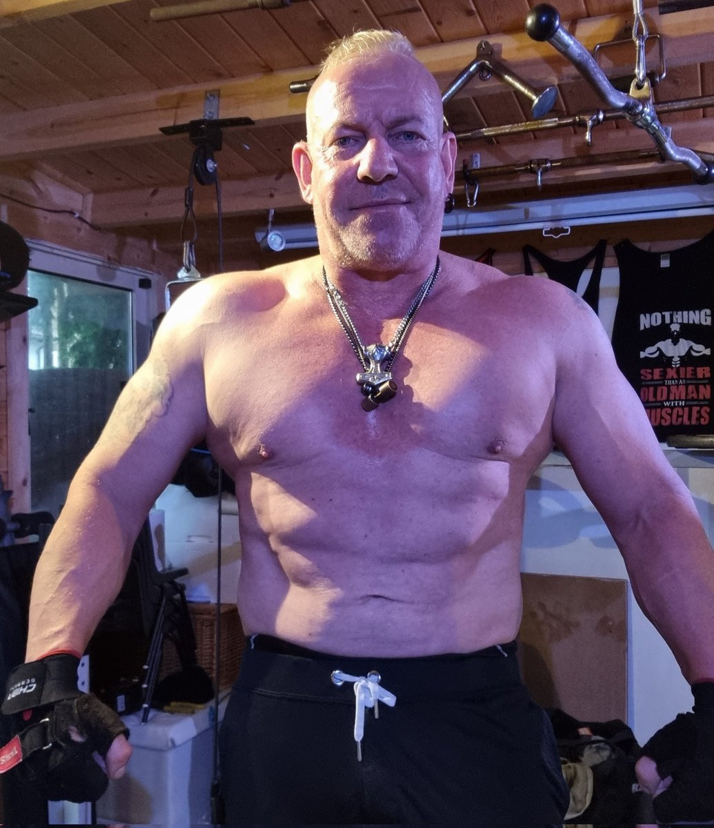 Hello all. Long time since last tweet. But been busy 💪💪
Have a fantastic evening all and may the gains be with you 💪 
#bodybuilding #FitnessMotivation #fitfam #bodycheck #HealthyLiving