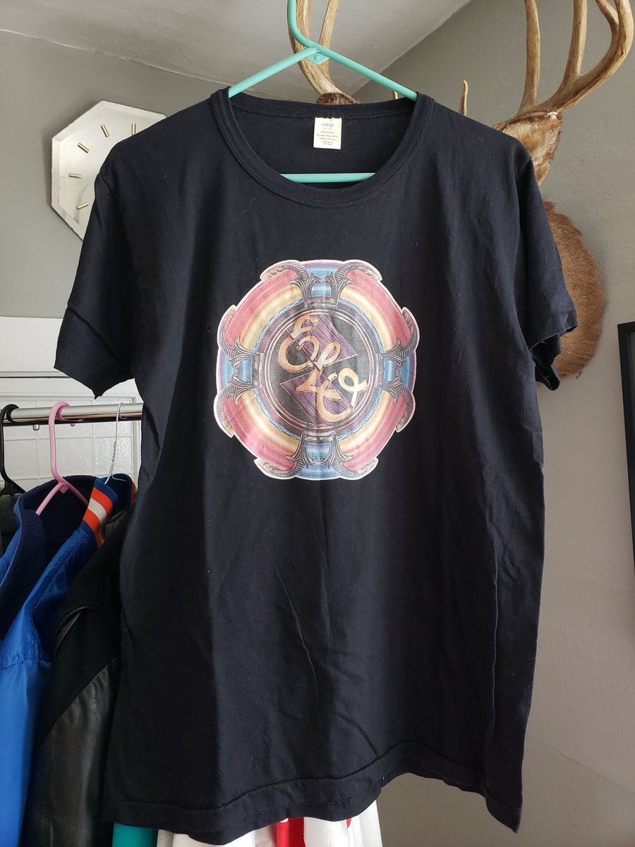 Vintage 1970s ELO shirt. Iron on graphic. Excellent condition. Size Large. DM to purchase 💨💨