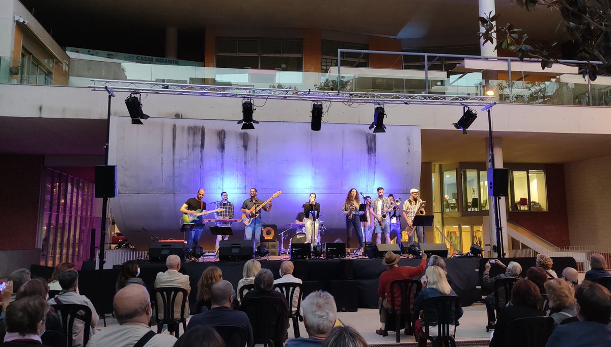 CCUrgell's tweet photo. Avui concert de luxe amb @DropCoBCN 😍! #ATotJazz @BcnDCultural https://t.co/S0XTCeXnmb
