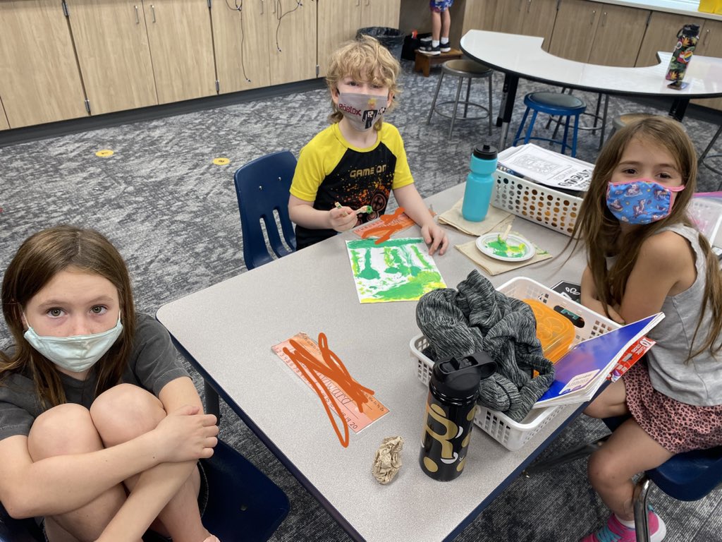 waltechteacher's tweet photo. We have been celebrating Hispanic Heritage month and diving into the design process. Students were able to learn about Pelé and Frida Kahlo while creating foosball tables and unique paintbrushes! #EmporiaProud @carlyandadam @PatriotsWalnut https://t.co/p2KHvfkLiY