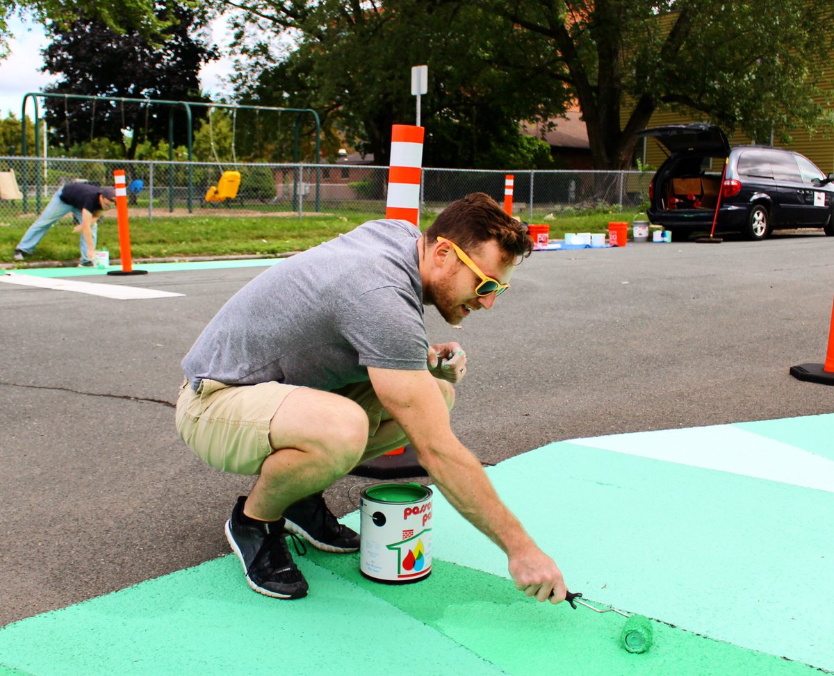 Join Capital Roots for a new volunteer opportunity! Our Healthy Streets program will be painting creative crosswalks in Albany on October 16 and 17. Groups are welcome, so grab some friends and get your paint on! Emailvolunteer@capitalroots.org to learn more and sign up!