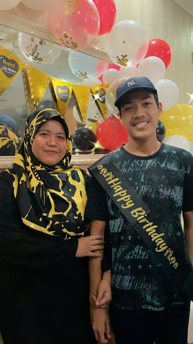 Manissomar's tweet photo. Here is Adam Harith my niece 🤣
Pasti bukan yang ni kan tengah trending skrg ni? https://t.co/sKq7D1HH7E