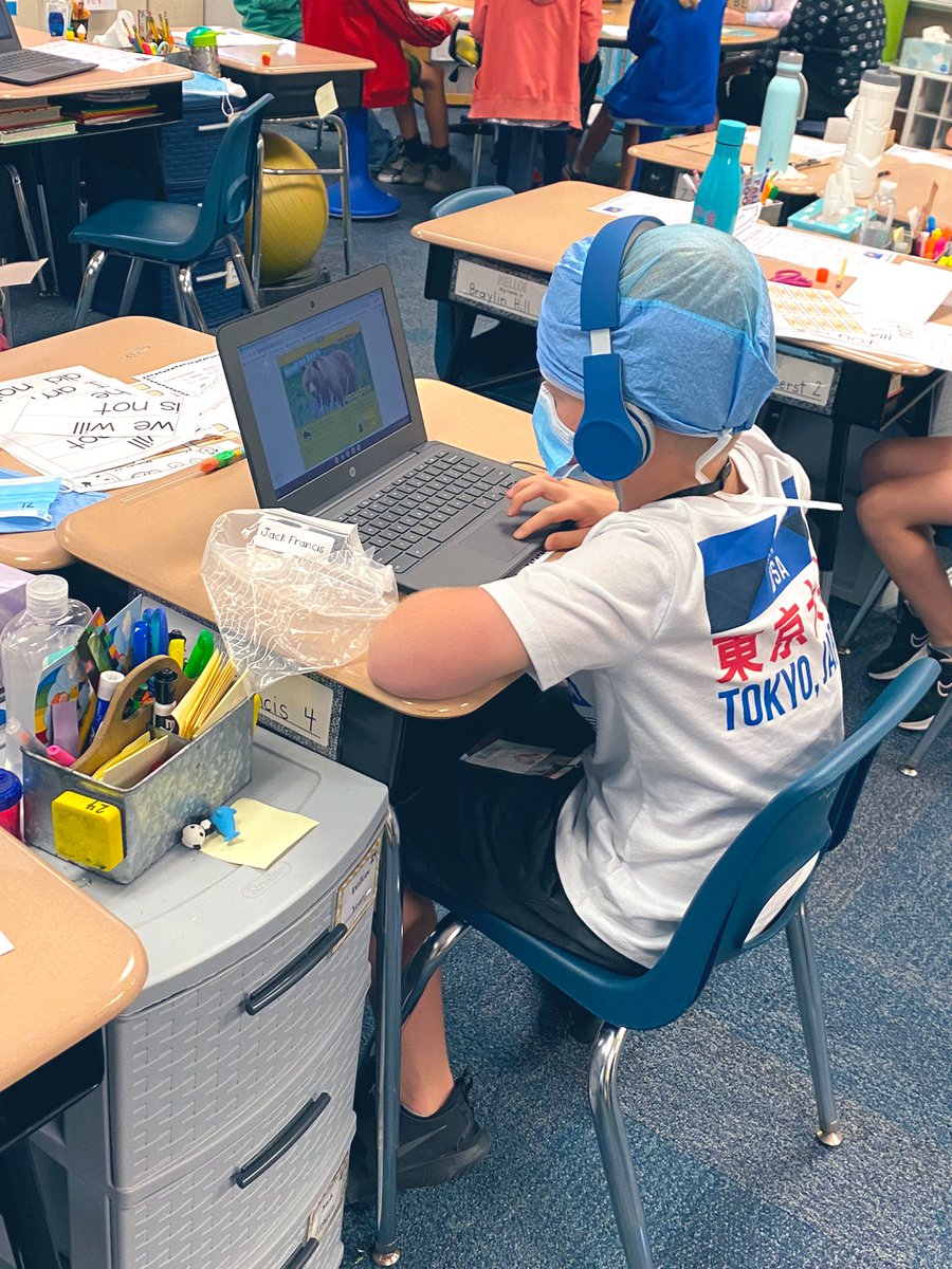 awlsmo's tweet photo. “Doctoring”up in Daily 5 rotations to practice with text features.  #reallifefun https://t.co/0gBagtFiiI