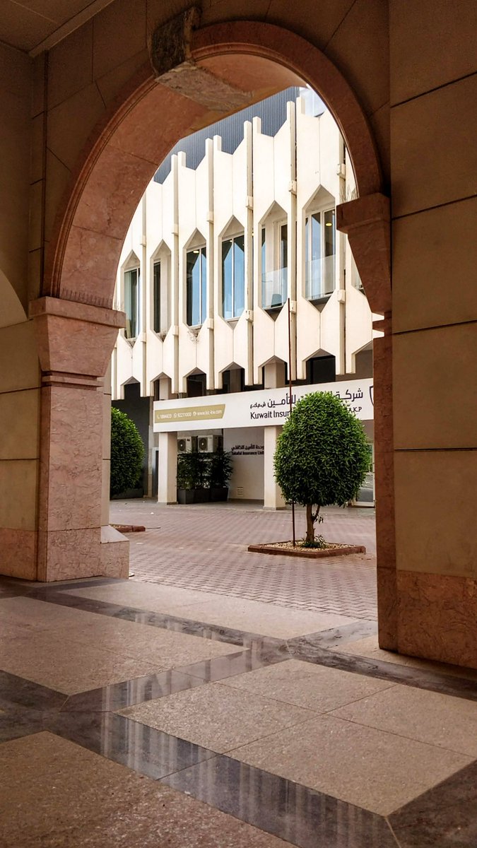 أول مقر لبنك الخليج

شيد في مطلع الستينات ويقع في المنطقة التجارية الأولى.
من تصميم أنتوني ايرفنغ وغوردن براون.

طرأت بعض التغييرات على الواجهة الخارجية للمبنى، كما تم هدم جزء منه لتشييد برج متعدد الطوابق.