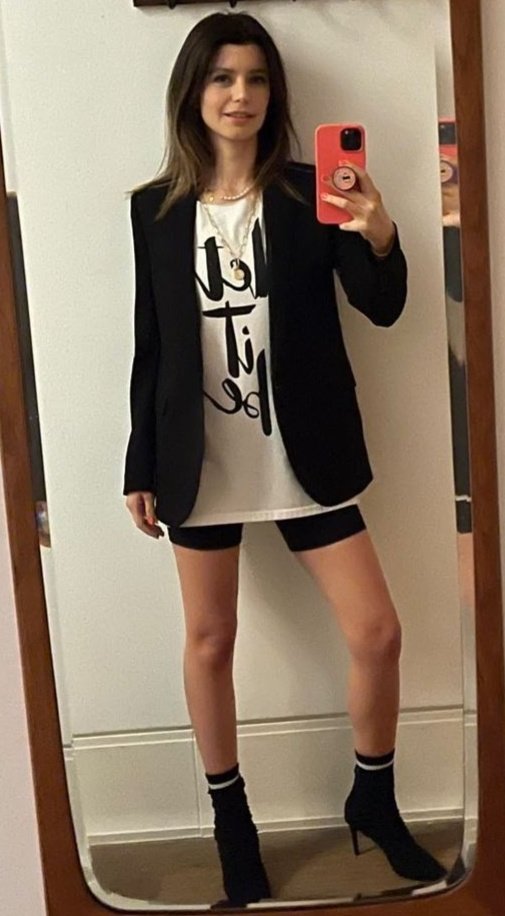 #BerenSaat | 💫
جديد النجمة بيرين سات عبر ستورى الانستجرام. 😍