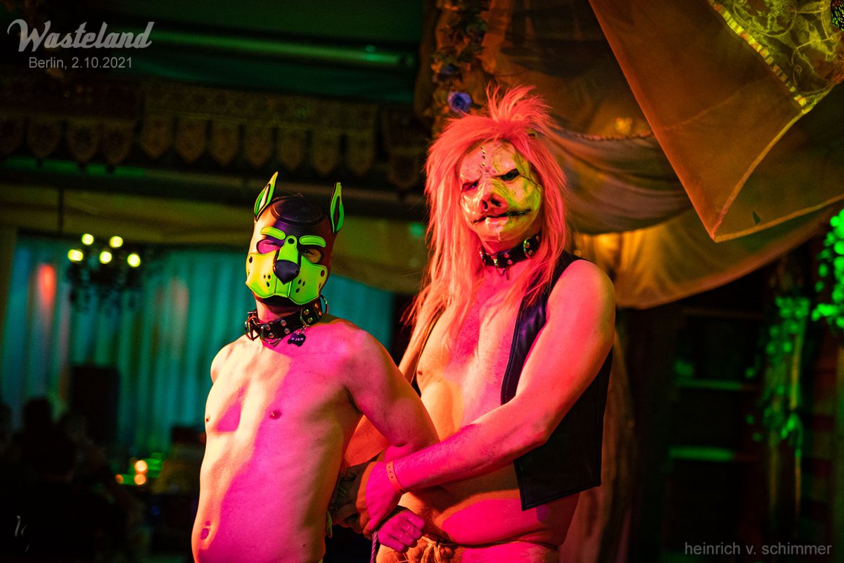 ThePuppeteer76's tweet photo. Omg @wastelandparty berlin was AMAZING. I did a show like a dirty pig. With the cute puppy's @XianPup @FindingPupNemo @BdsGio and littele's @Rubstars1 @ABDL_jabc98 
Photography by Heinrich von Schimmer https://t.co/0MWaEhIJv9