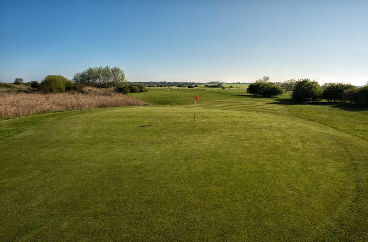 Our 9 hole pay and play has availability over the next few days book online at felixstowegolf.co.uk/visitorbooking… just £15 for 9 holes (£5 for under 18 yrs) #golf #suffolk #payandplay