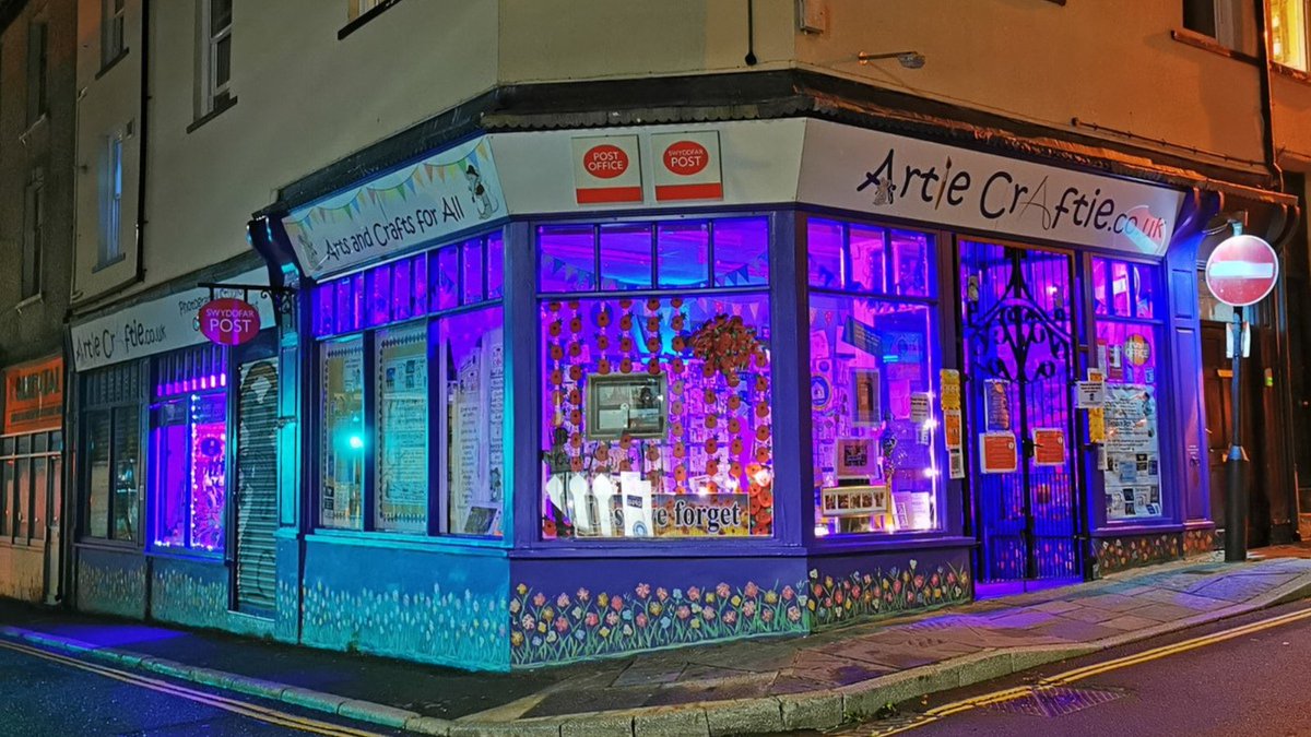 There are many ways to get involved in #PurpleLights this year. How about contacting your local shop? <a href="/ArtieCraftie/">Artie Craftie</a> <a href="/VisitBlaenavon/">Visit Blaenavon</a> have done an incredible job shining the light on pancreatic cancer 💜 

Already arranged to light up? We'd love to know: purplelightsuk.org
