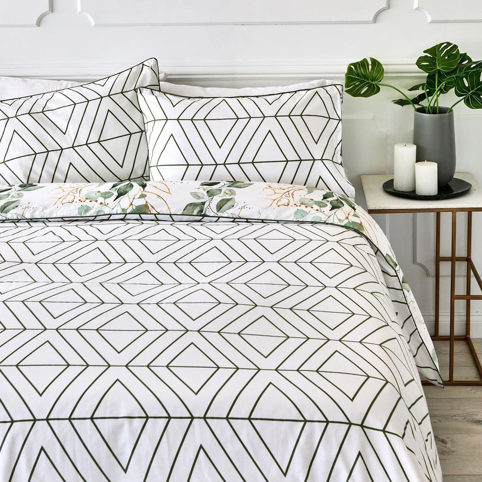 RosebankMall's tweet photo. Bedding Perfection with the Primavera Reversible Duvet Set from @Loadsofliving β¨
Spruce up any space and shop the look in-store at #RosebankMall π€©
#LoadsOfLiving #BedroomDecor #Bedding #CleanSpace #LiveAndLoveLocal https://t.co/JpfcZ4XrSt