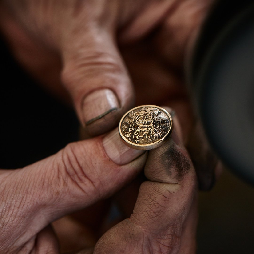 Made following long-held British traditions and centuries-old techniques, every one of our blazer buttons is considered and refined before going through more than a dozen stages to create.

Find your perfect set: l8r.it/4Pyz

#BensonAndClegg