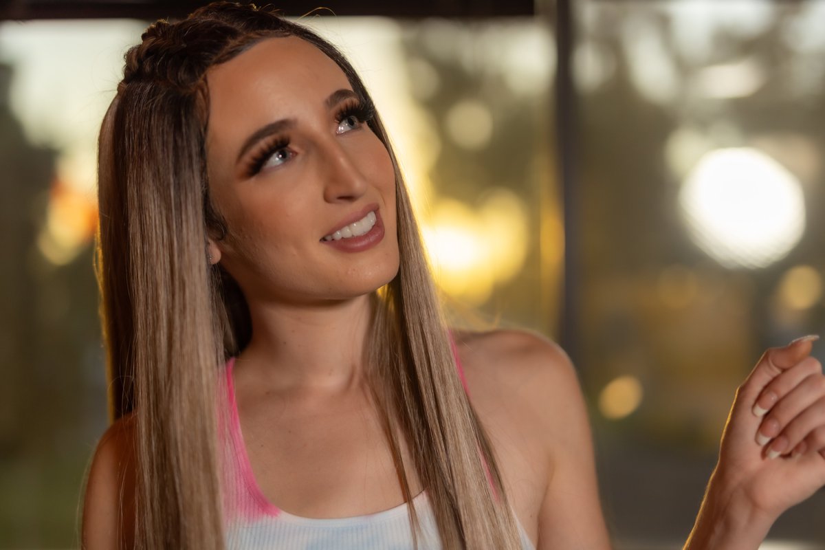 ocrecording's tweet image. Finished out last week strong with the homie @fatellofficial and Miss Kora 🔥 Here's a lil taste of the sesh with @asaffulks at #ocrecording 🍊 Stay tuned 🎶
#studiolife #recordingstudio #kirasart #newmusic