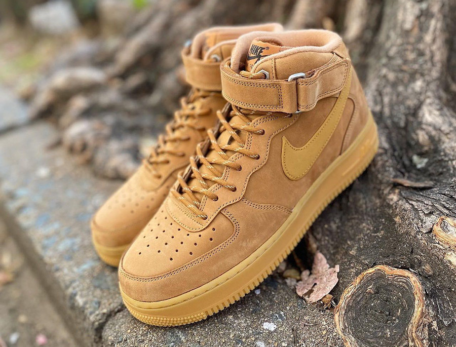 KicksDealsCA's tweet photo. The ideal Fall-time boot thanks to it's earthy colour palette, nothing says Fall quite like the Nike Air Force 1 Mid "Wheat" that can still be had from Nike CA for $175 + free shipping! https://t.co/Gyds2KjOWr https://t.co/o0RJ7qsqod