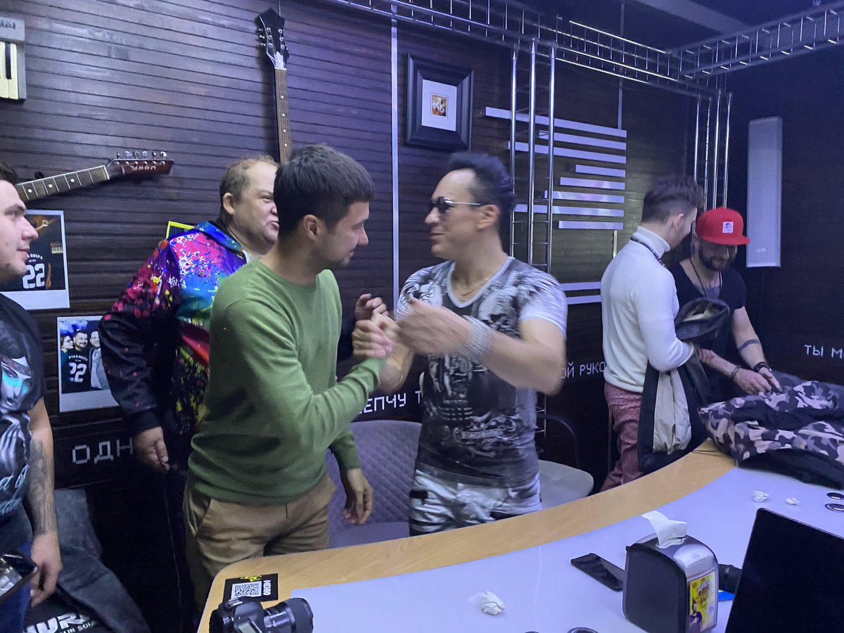 tranzispuncel's tweet photo. пару выходных назад оттянулись на соотном концертк Тома Хаоса младшего.) https://t.co/8ieU9BUWDj
