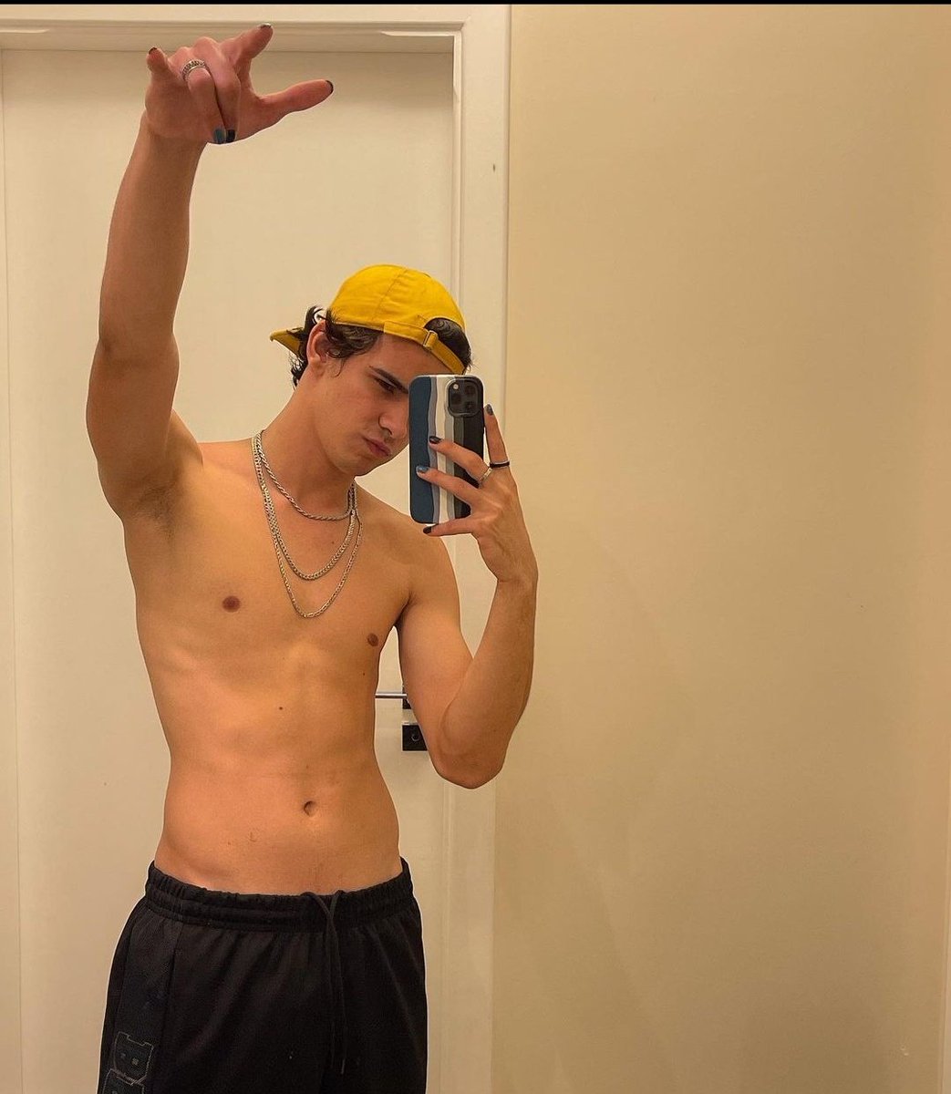 SovacosF's tweet photo. Sovaco do Ryan de Oiveira
#sovaco #sovacoliso #armpit #smootharmpit #shavedarmpit #axilas #boys #boysarmpit #gato #gostoso #homem #arms #biceps #muscle #model #fitnessmodel #malemodel #shirtlessboy #gym #fitness #youngtwinks #muscleman #muscleboy #body #workout #chest #abs #Ryan https://t.co/6yrmt6to5T