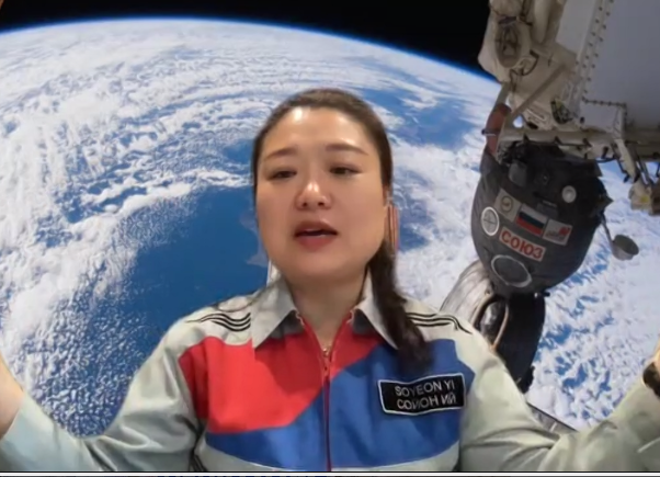 KatPangalos's tweet photo. Fantastic @WorldSpaceWeek &amp; @MoonVillageAssn webinar on ''#Woman on the #Moon: Bridging the #Gender #Gap''. With inspiring astronaut Dr Soyeon Yi @MsCoolAstro, @NASA Dr @IntrplnetSarah, #NASA Andrea Jones, and @ispace_inc @Kyle_acierno
#WSW2021 #womeninspacewsw #Women in #Space https://t.co/foh13m3FSi