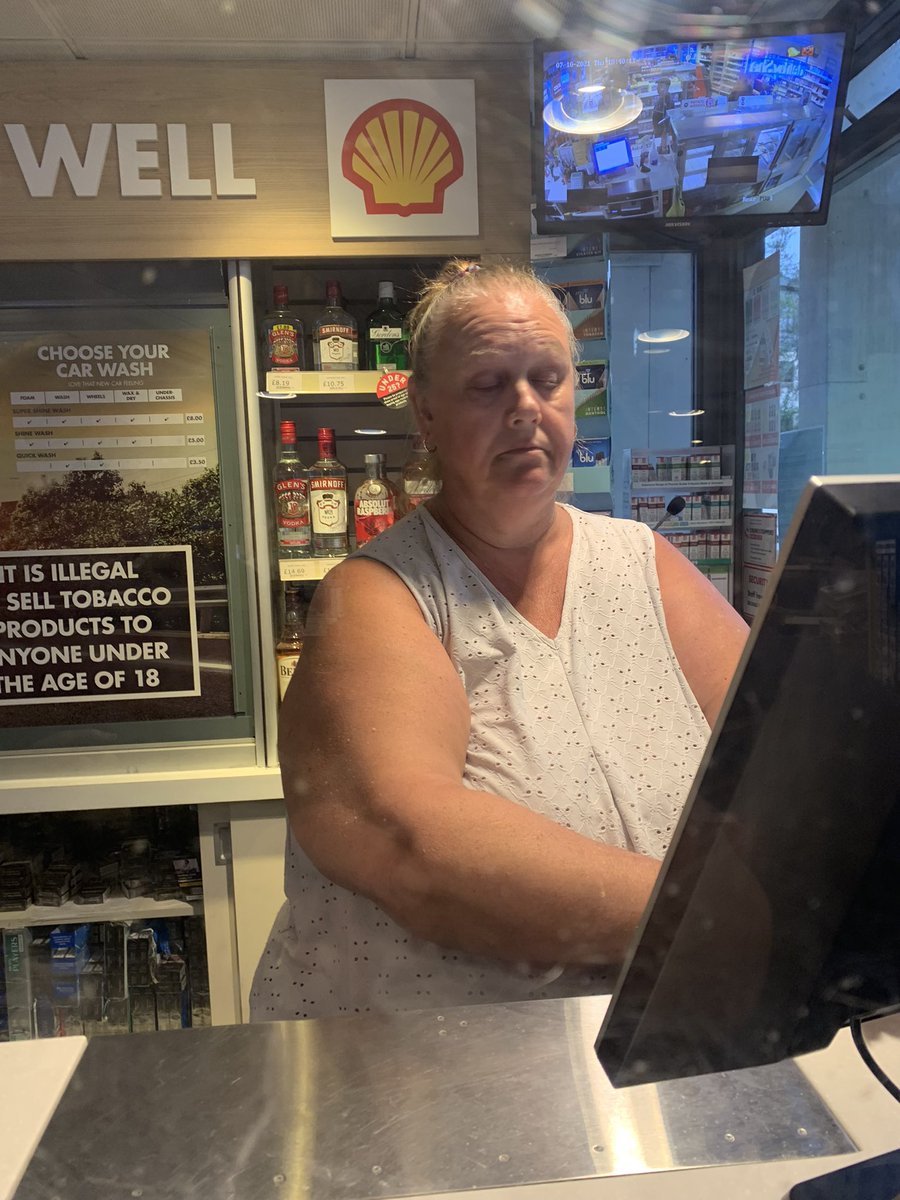 BreezeFair's tweet photo. @ShellStationsUK the rudest customer service I’ve had the misfortune to experience in years at Shell Trafalgar, Truro. Emailed you about this, please sort this woman’s attitude out! (She refused to give her name) https://t.co/NHbwu2czqg