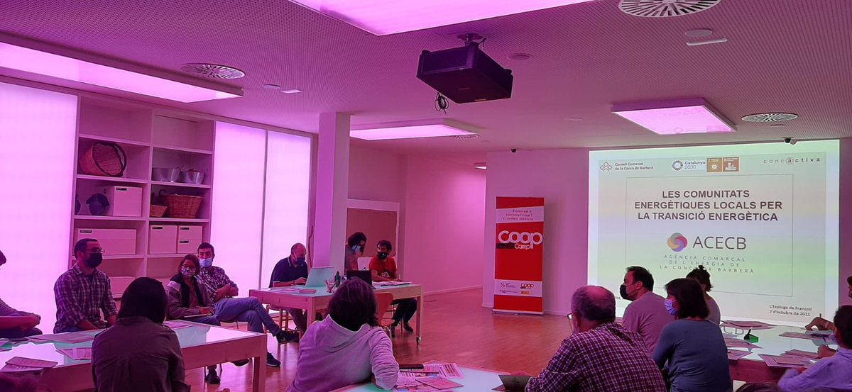 🗣Avui estem al @MuseuVidaRural ⚡️El nostre tècnic <a href="/Jaume_Galu/">Jaume</a> 
⚡️ Parlant de comunitats energètiques locals 
⚡️Transició enèrgètica
⚡️ Amb els companys de l’ <a href="/ateneucoopcamp/">Ateneu CoopCamp</a> <a href="/titaranya/">La Titaranya SCCL</a> i La Botiga de l’Arbolí
⚡️Primera presentació de la #caixadeinESS
