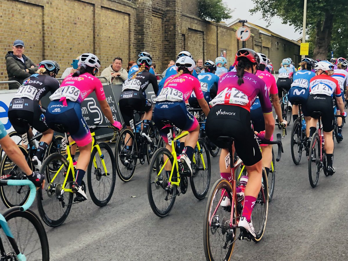 activesouthend's tweet photo. What a truly wonderful and inspirational day here in #Southend! Stage 4 of the @thewomenstour might be over now but this event has well and truly put the town on the map &amp; showcased what we can do - so many positive comments. Well done to all involved @VisitSouthend @SouthendBC https://t.co/2roOrALixn