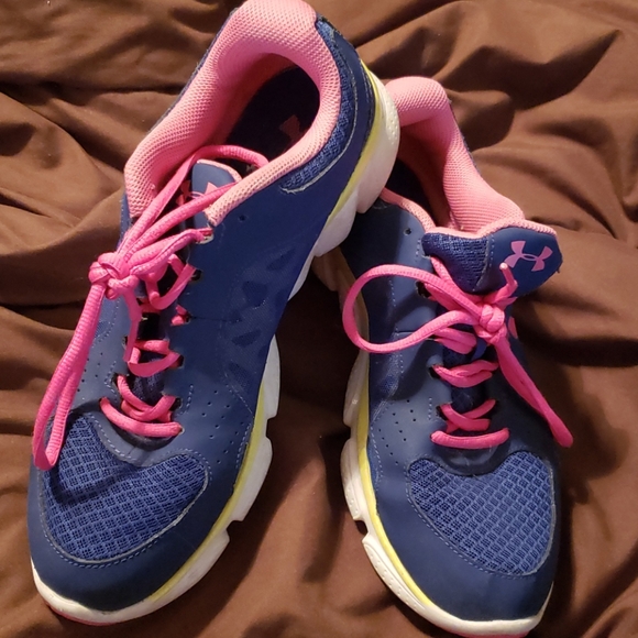 Shopafrolic01's tweet photo. So good I had to share! Check out all the items I'm loving on @Poshmarkapp #poshmark #fashion #style #shopmycloset #zara #underarmour #ragbone: https://t.co/RDP4hRwLwb https://t.co/WNXlU2MB2h