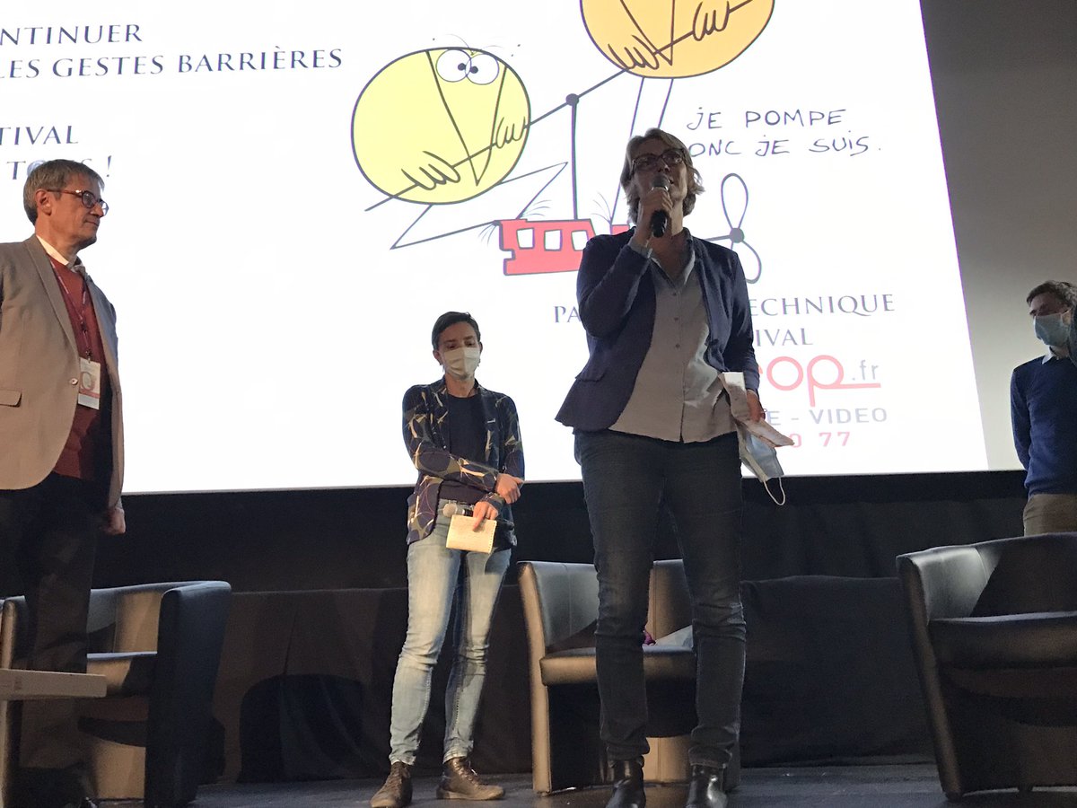 rdvhistoire's tweet photo. Ouverture du cycle cinéma avec le nouveau président du CEPH Éric salary, l’adjointe de la @villedeblois à la vie culturelle Fabienne Quinet, la vice présidente culture de @RCValdeLoire Delphine Benassy et le conseiller cinéma de la Drac Centre. #RVH2021 https://t.co/R6Hg8voevm